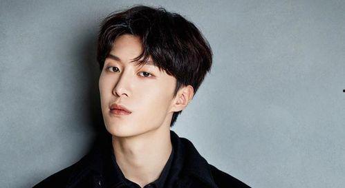 娱乐吃瓜演员范丞丞,娱乐圈的“吃瓜”新星，揭秘他的成长之路