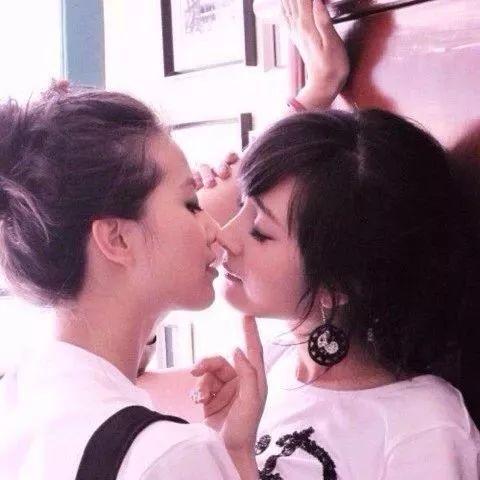 一分钟娱乐圈吃瓜,揭秘明星幕后趣事